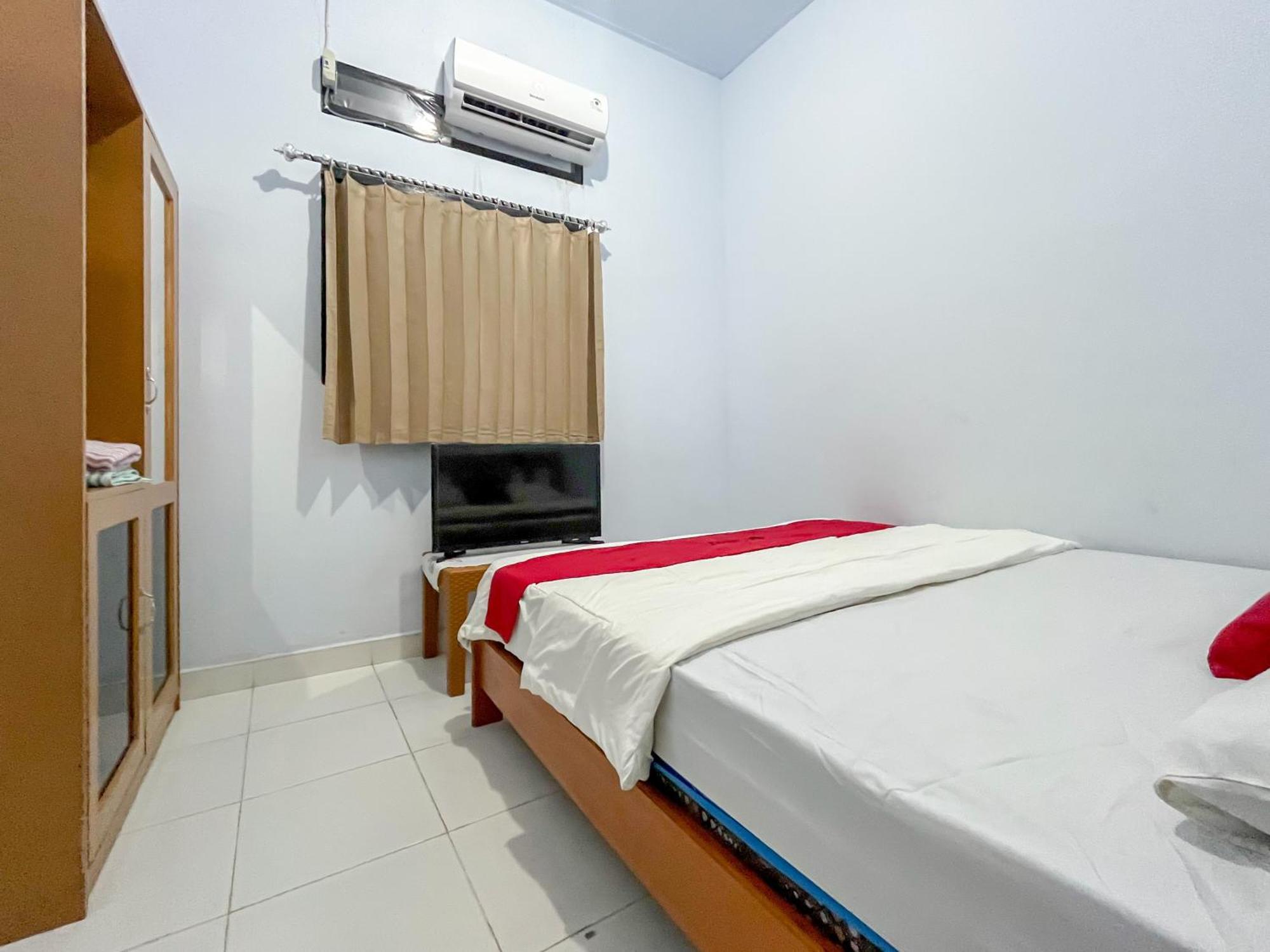 Reddoorz Syariah At Home Ampana Guest House Ampana Kota ภายนอก รูปภาพ
