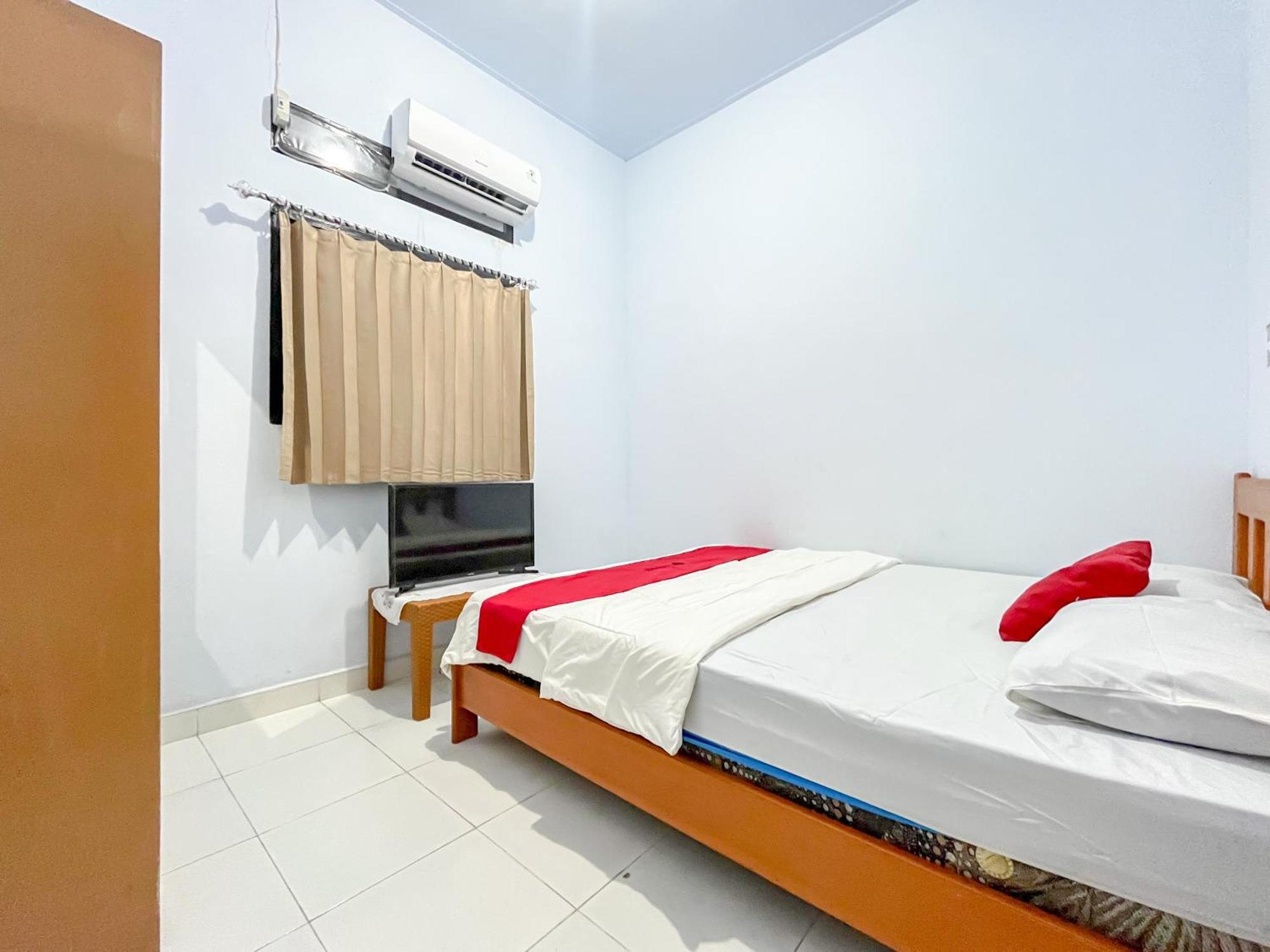 Reddoorz Syariah At Home Ampana Guest House Ampana Kota ภายนอก รูปภาพ
