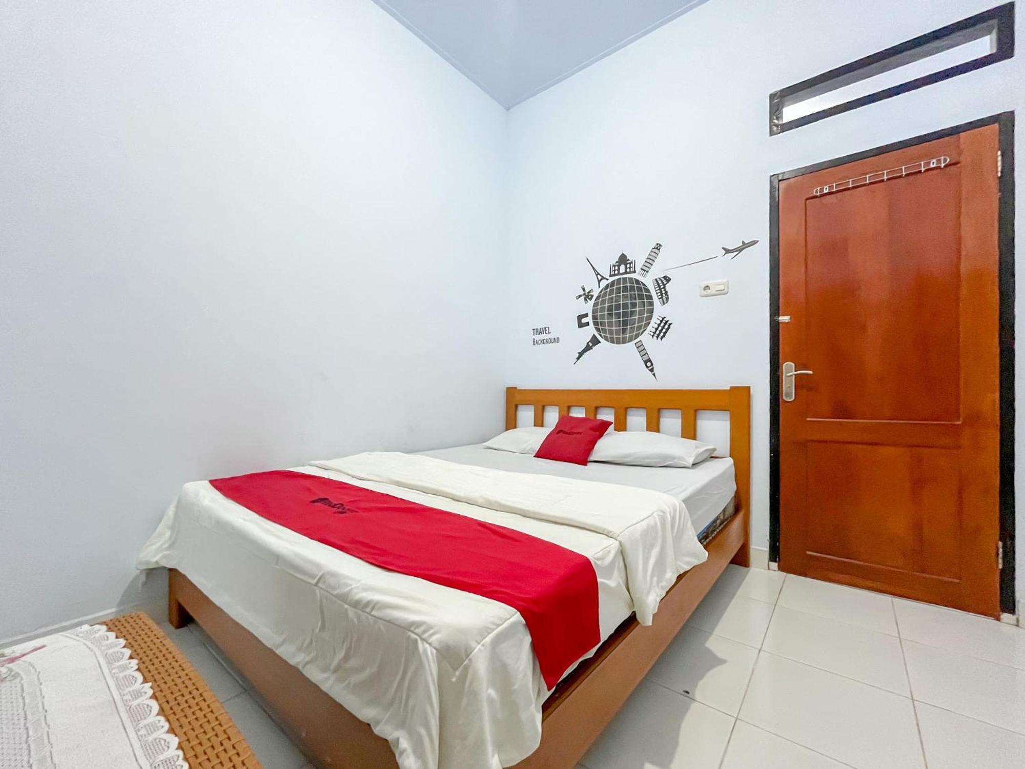 Reddoorz Syariah At Home Ampana Guest House Ampana Kota ภายนอก รูปภาพ