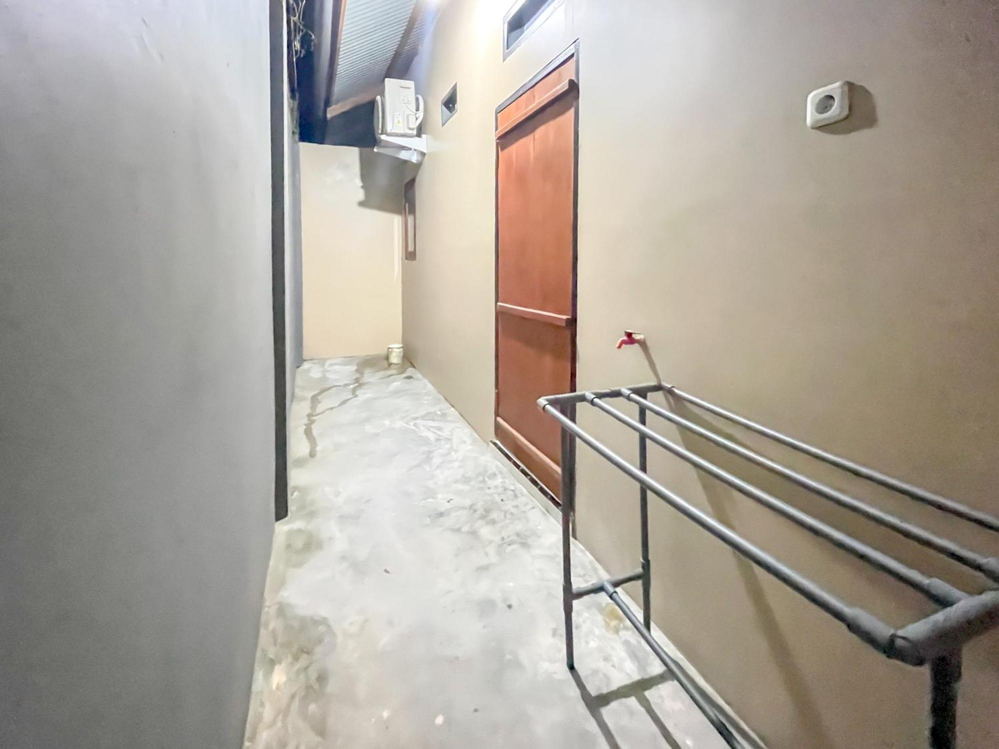 Reddoorz Syariah At Home Ampana Guest House Ampana Kota ภายนอก รูปภาพ