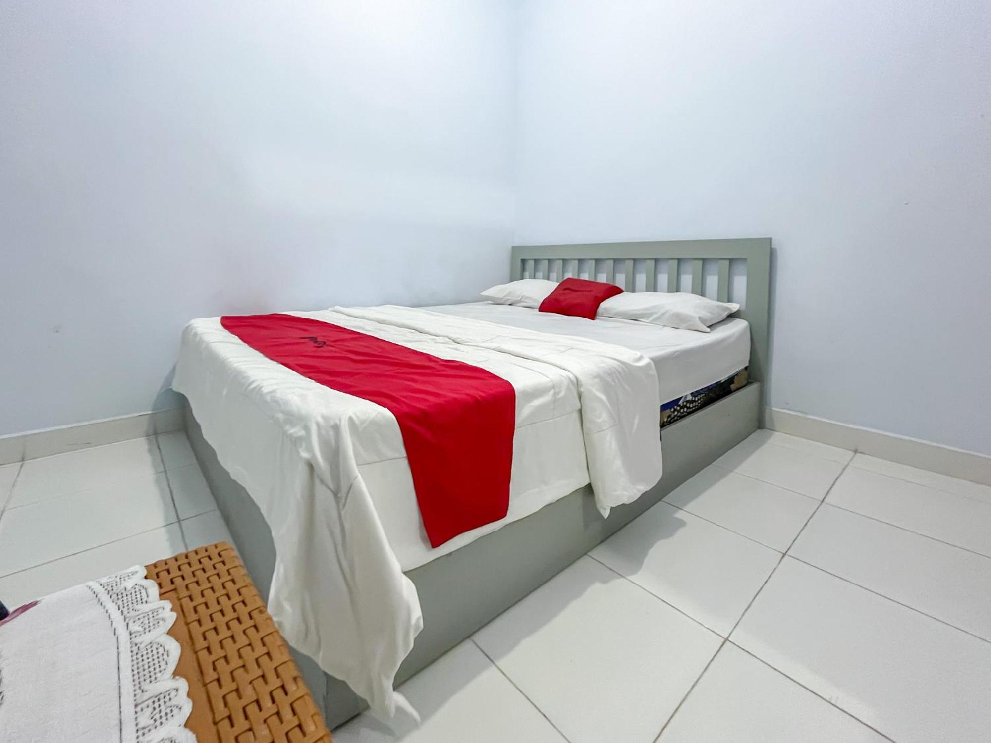 Reddoorz Syariah At Home Ampana Guest House Ampana Kota ภายนอก รูปภาพ