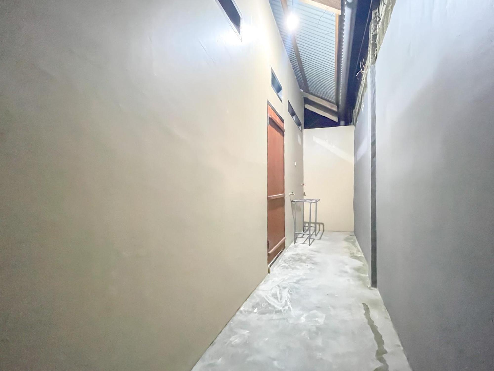 Reddoorz Syariah At Home Ampana Guest House Ampana Kota ภายนอก รูปภาพ