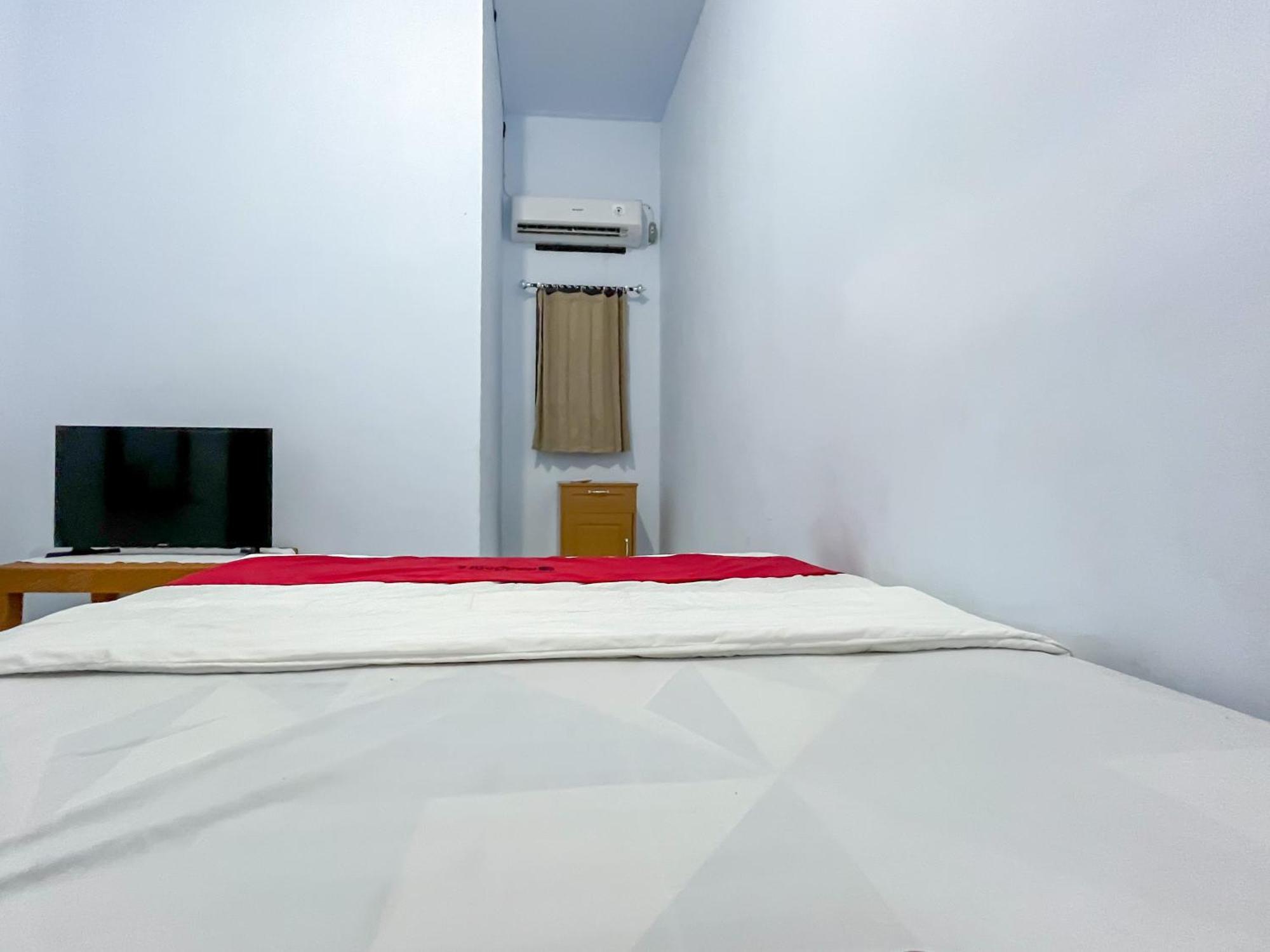 Reddoorz Syariah At Home Ampana Guest House Ampana Kota ภายนอก รูปภาพ