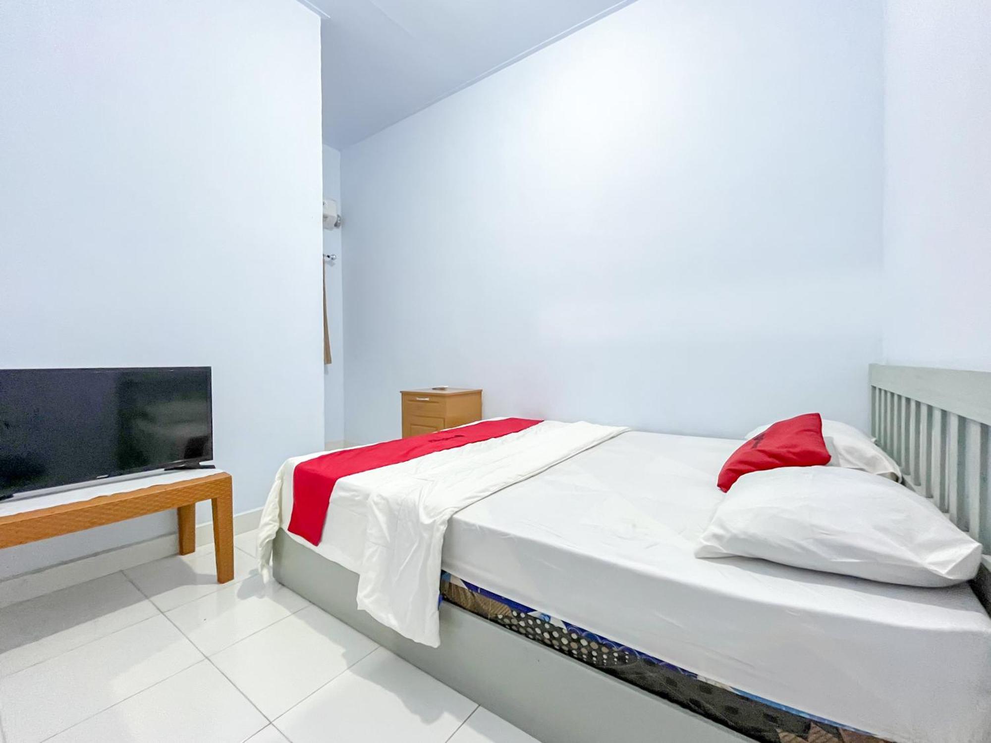 Reddoorz Syariah At Home Ampana Guest House Ampana Kota ภายนอก รูปภาพ