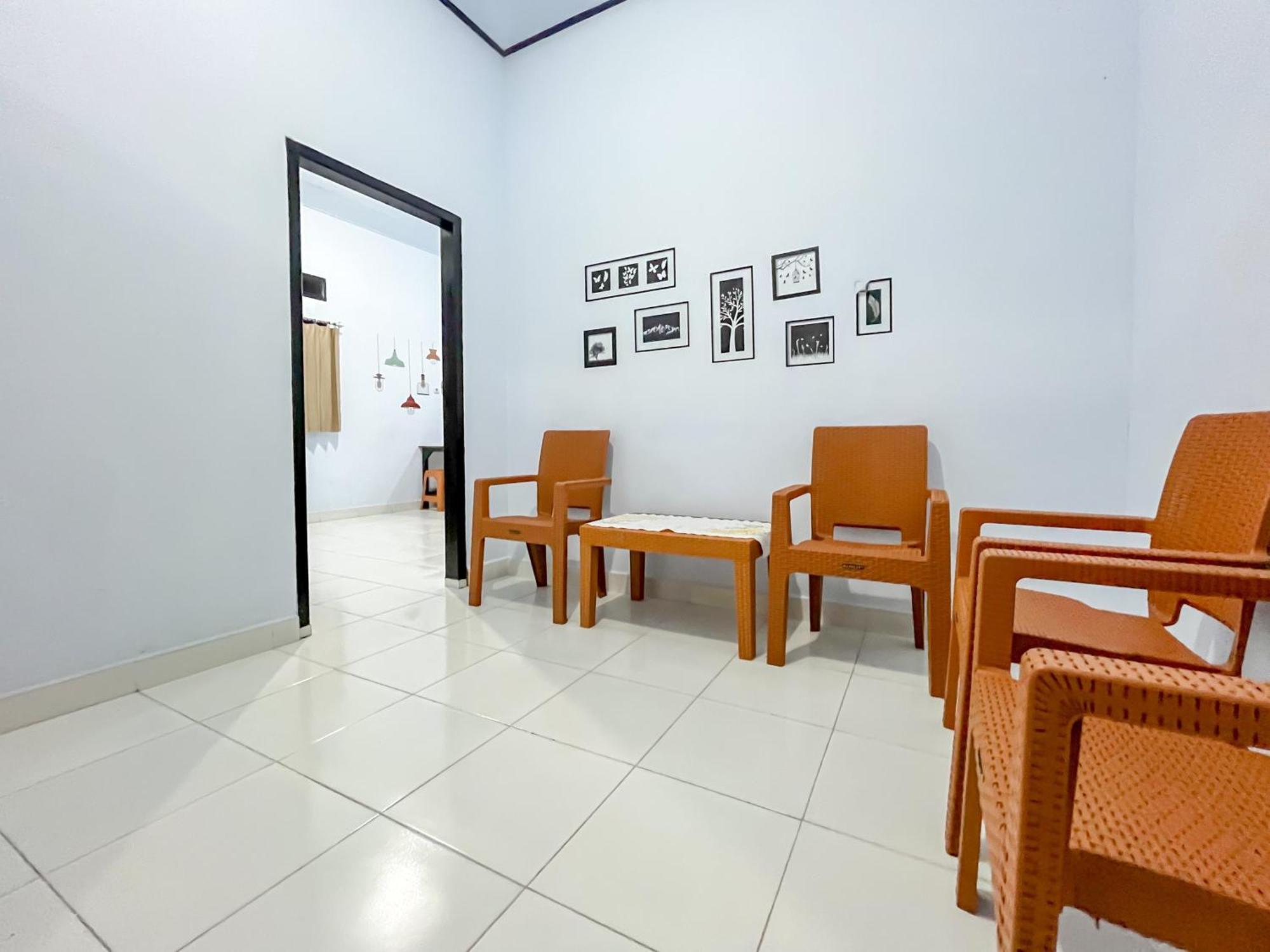 Reddoorz Syariah At Home Ampana Guest House Ampana Kota ภายนอก รูปภาพ