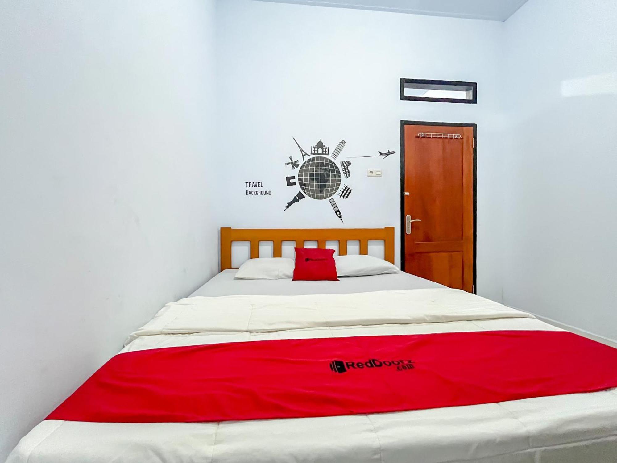 Reddoorz Syariah At Home Ampana Guest House Ampana Kota ภายนอก รูปภาพ