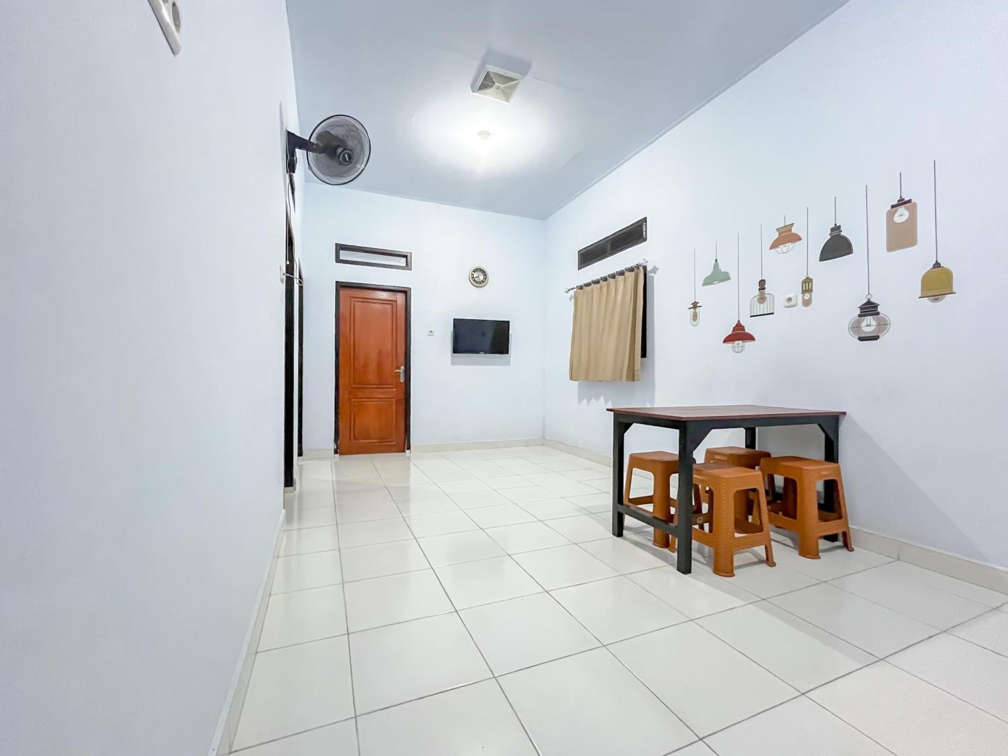 Reddoorz Syariah At Home Ampana Guest House Ampana Kota ภายนอก รูปภาพ