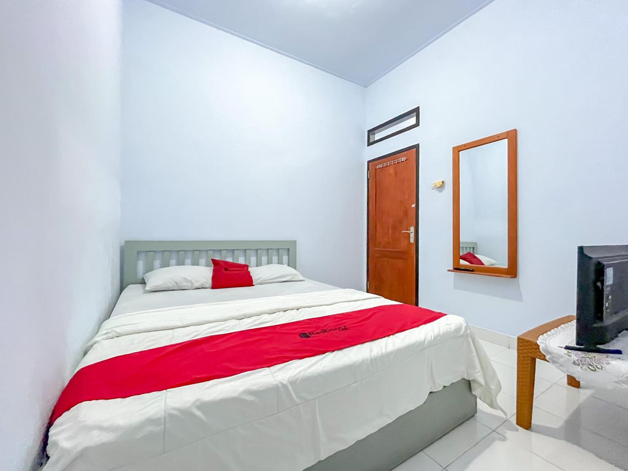 Reddoorz Syariah At Home Ampana Guest House Ampana Kota ภายนอก รูปภาพ