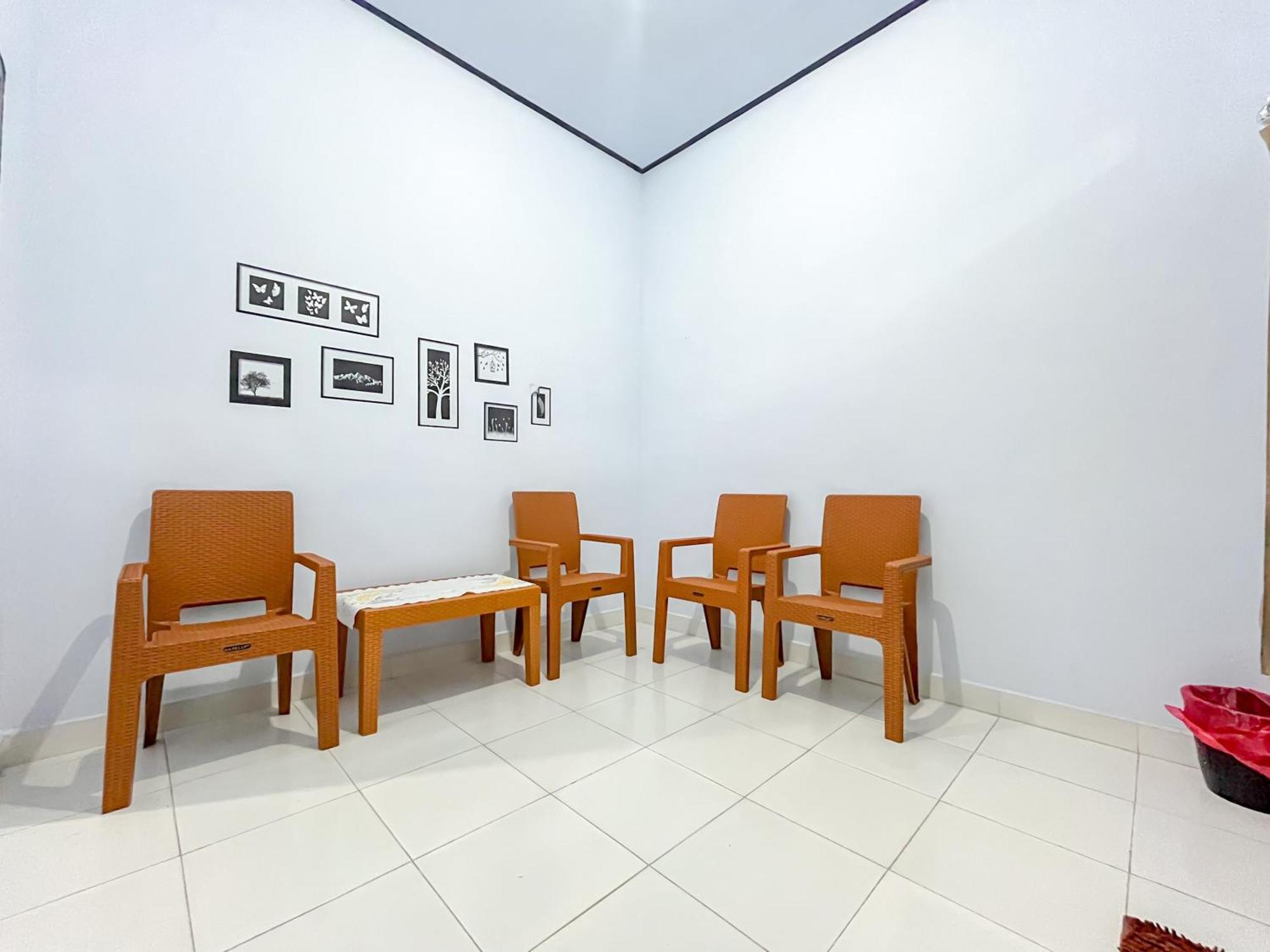 Reddoorz Syariah At Home Ampana Guest House Ampana Kota ภายนอก รูปภาพ